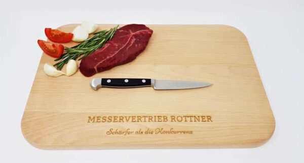 Güde Alpha Spickmesser auf Schneidebrett Güde Alpha Spickmesser auf Schneidebrett